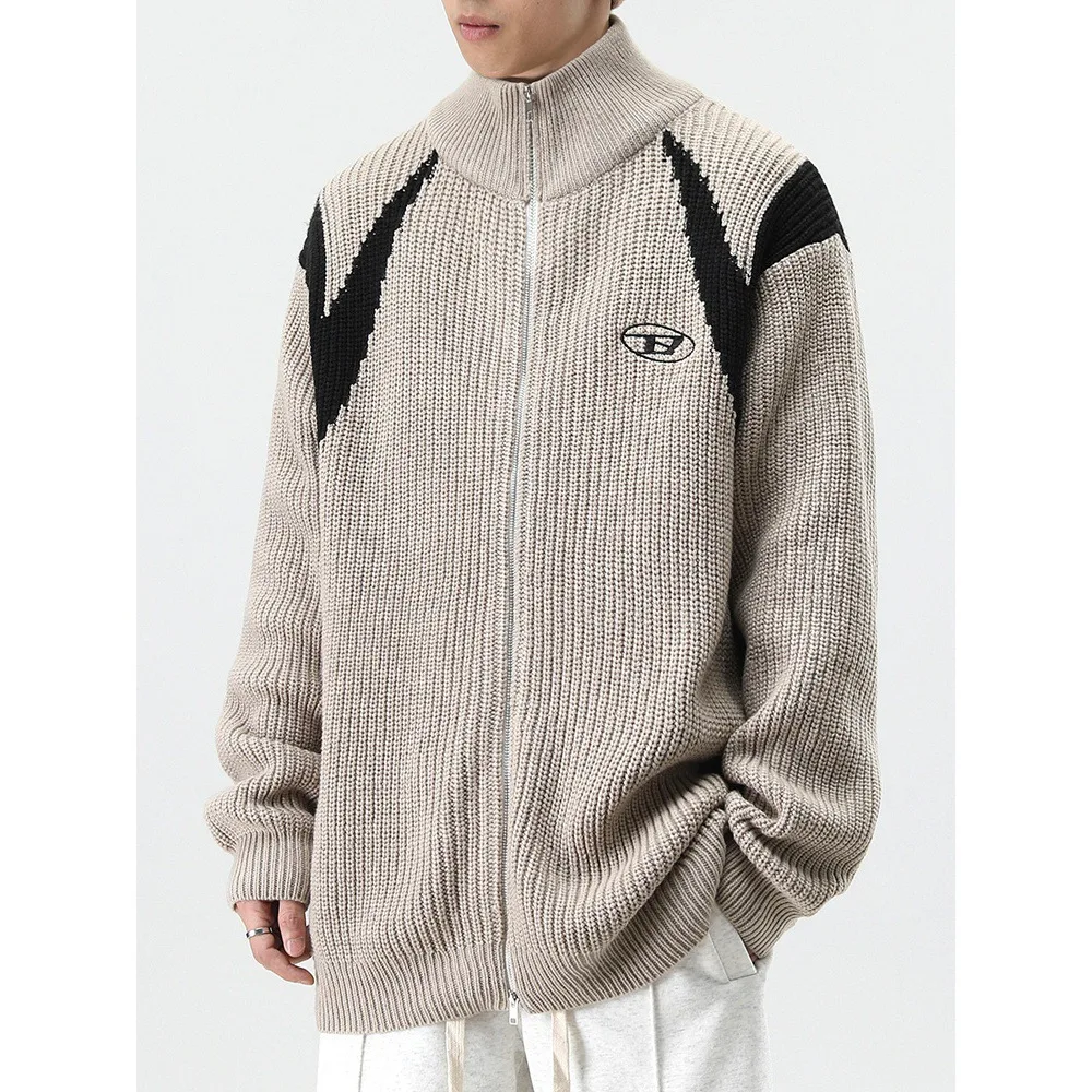 Мъжки вязаный жилетка в контрастен цвят с бродерия, Свободна ежедневни двойка, Нов пуловер-сако с висока яка и полуприлегающей врата.
